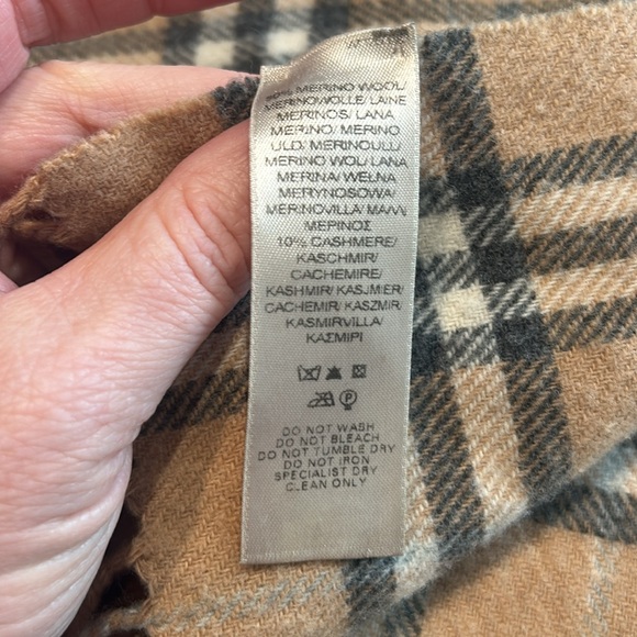 BURBERRY 90% Merino 10% Cashmere Plaid Scarf Maid in Scotland - Picture 3 of 6